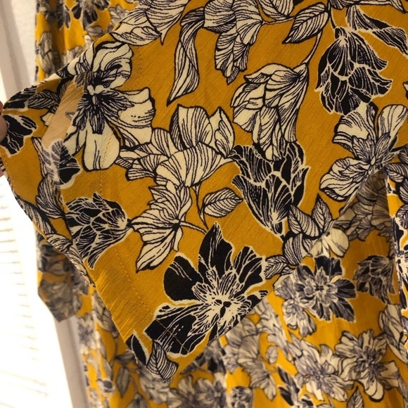 Magnolia Grace Womens Size 1X Mustard & Blue Floral Tunic Top Embroidered Trim - Picture 6 of 11